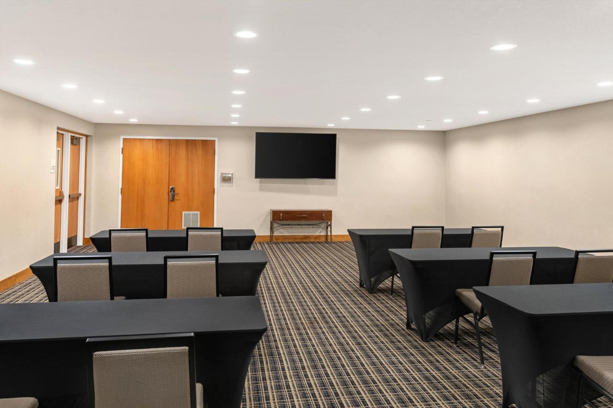 Holiday Inn Express & Suites Hayward By Ihg Екстериор снимка